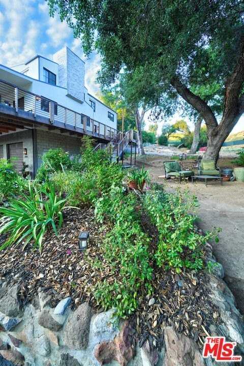 2310 Laguna Circle Dr - Photo 3 of 31