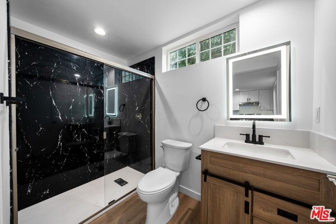 1535 3/4 N Kingsley Dr - Photo 3 of 17