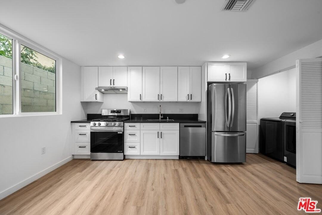 1535 3/4 N Kingsley Dr - Photo 4 of 17