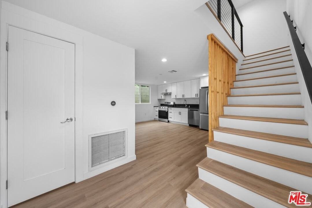 1535 3/4 N Kingsley Dr - Photo 6 of 17