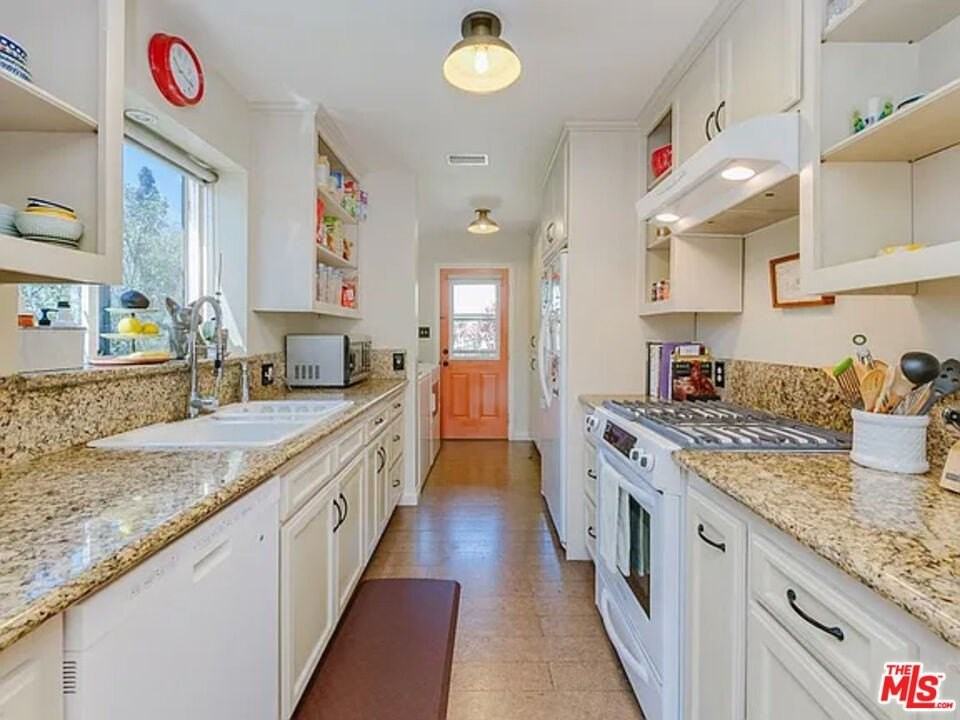 3349 Fay Ave - Photo 4 of 6