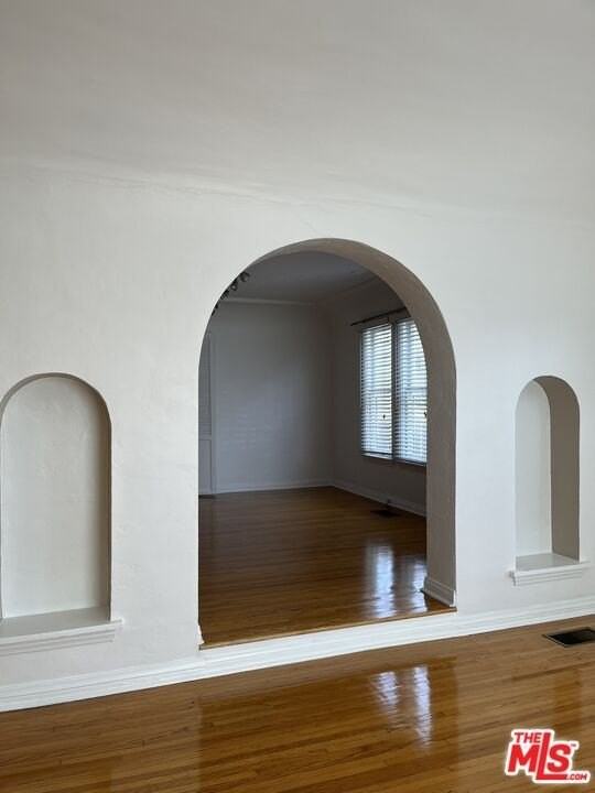 4238 Sutro Avenue - Photo 4 of 18