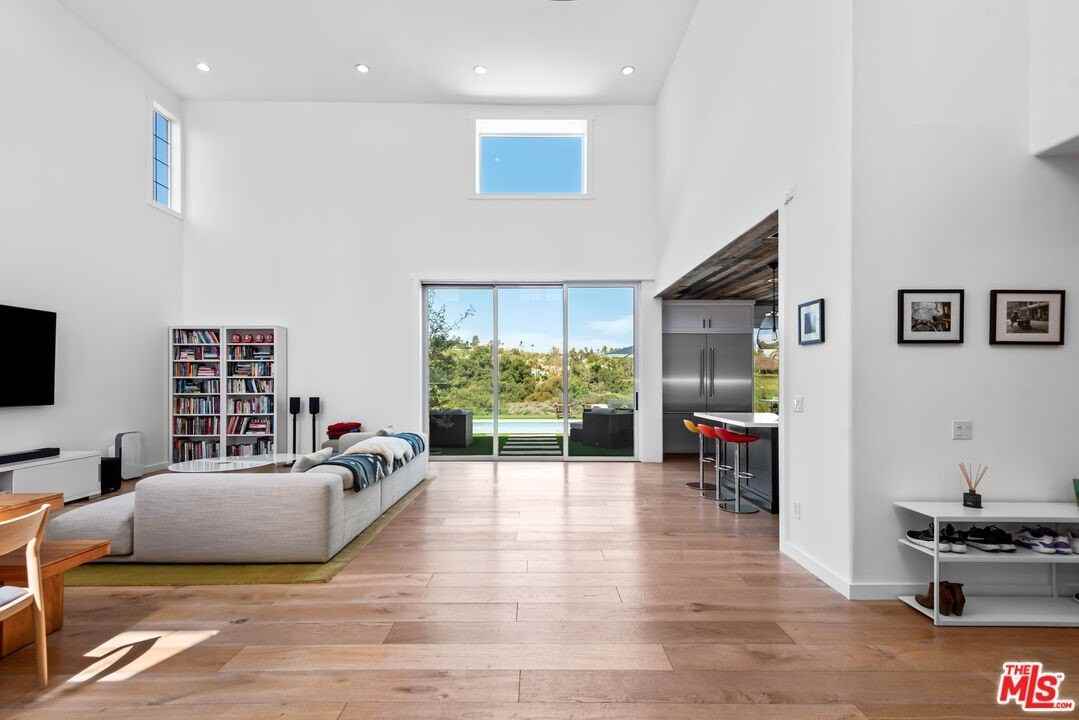 23477 Palm Drive - Photo 2 of 38