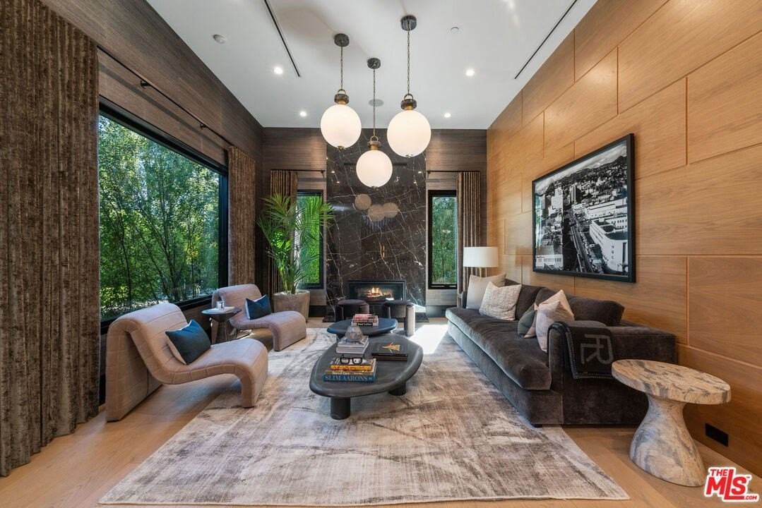 17228 Otsego Street - Photo 4 of 39