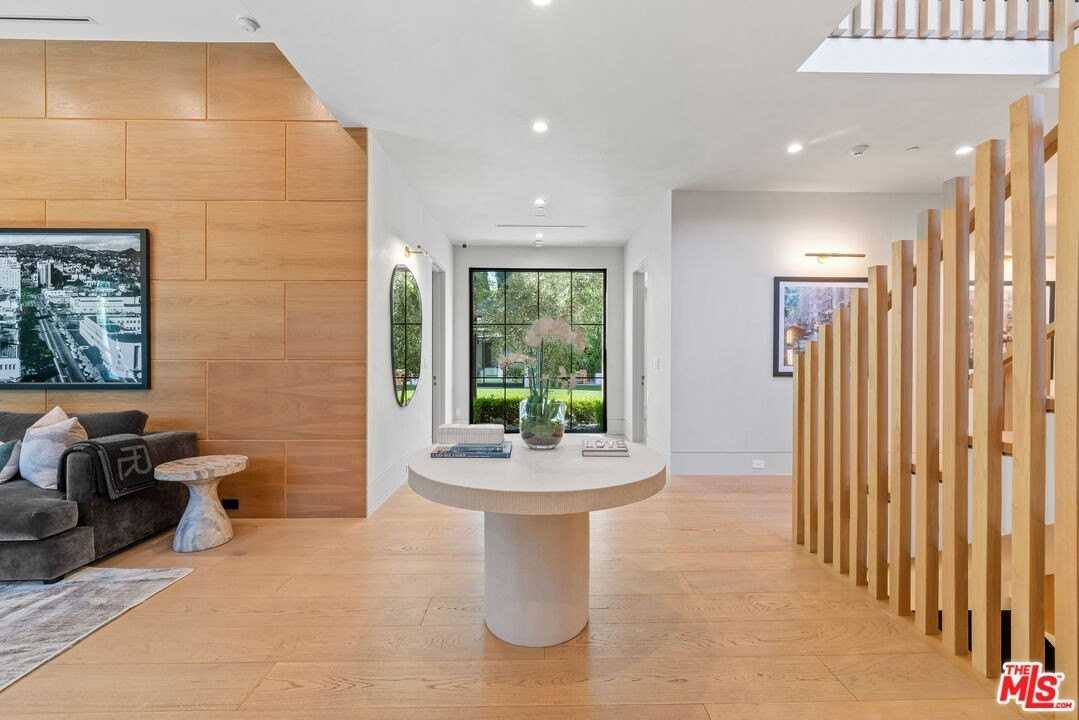 17228 Otsego Street - Photo 5 of 39