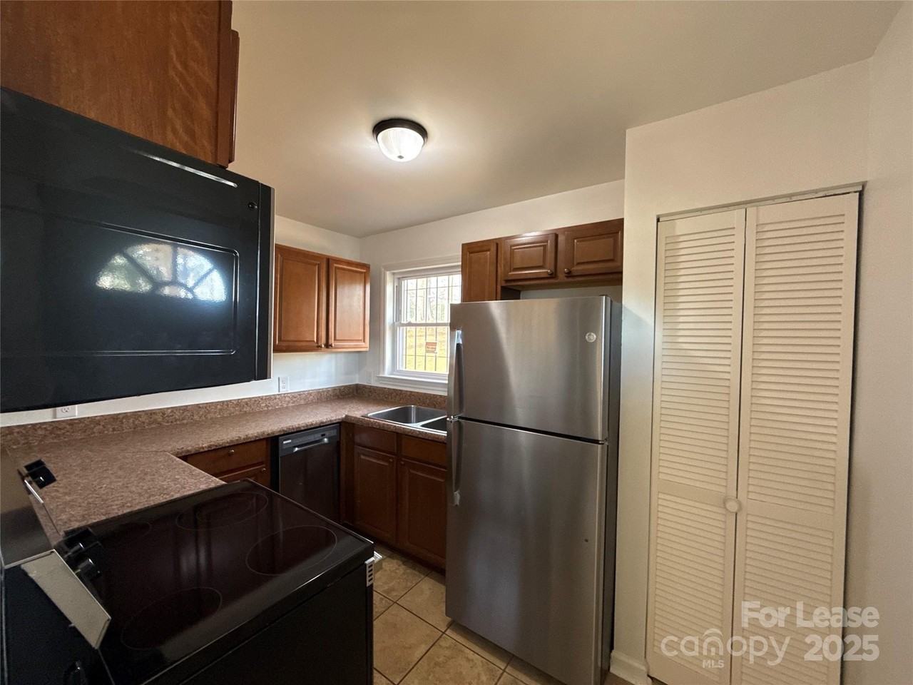 1928 Russell Avenue - Photo 5 of 11