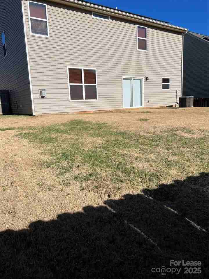 142 Saye Pl - Photo 2 of 26