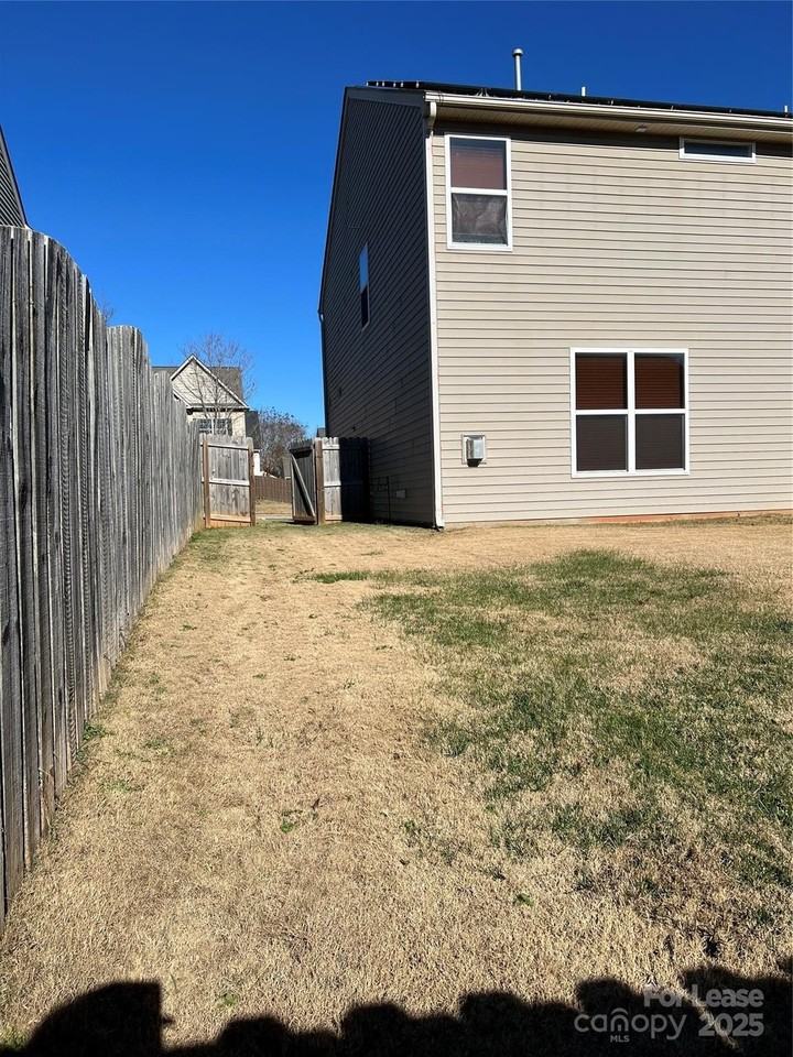 142 Saye Pl - Photo 3 of 26