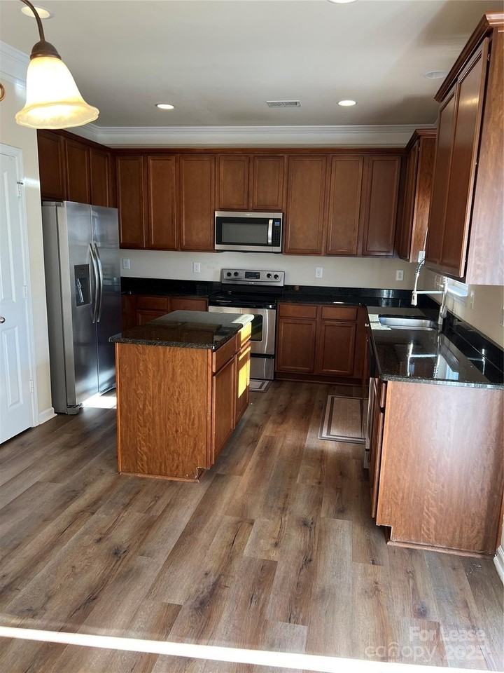 142 Saye Pl - Photo 7 of 26