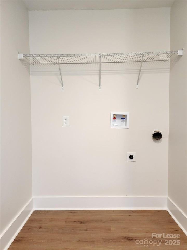 315 Hamilton Drive Northeast #5 - Photo 5 of 24