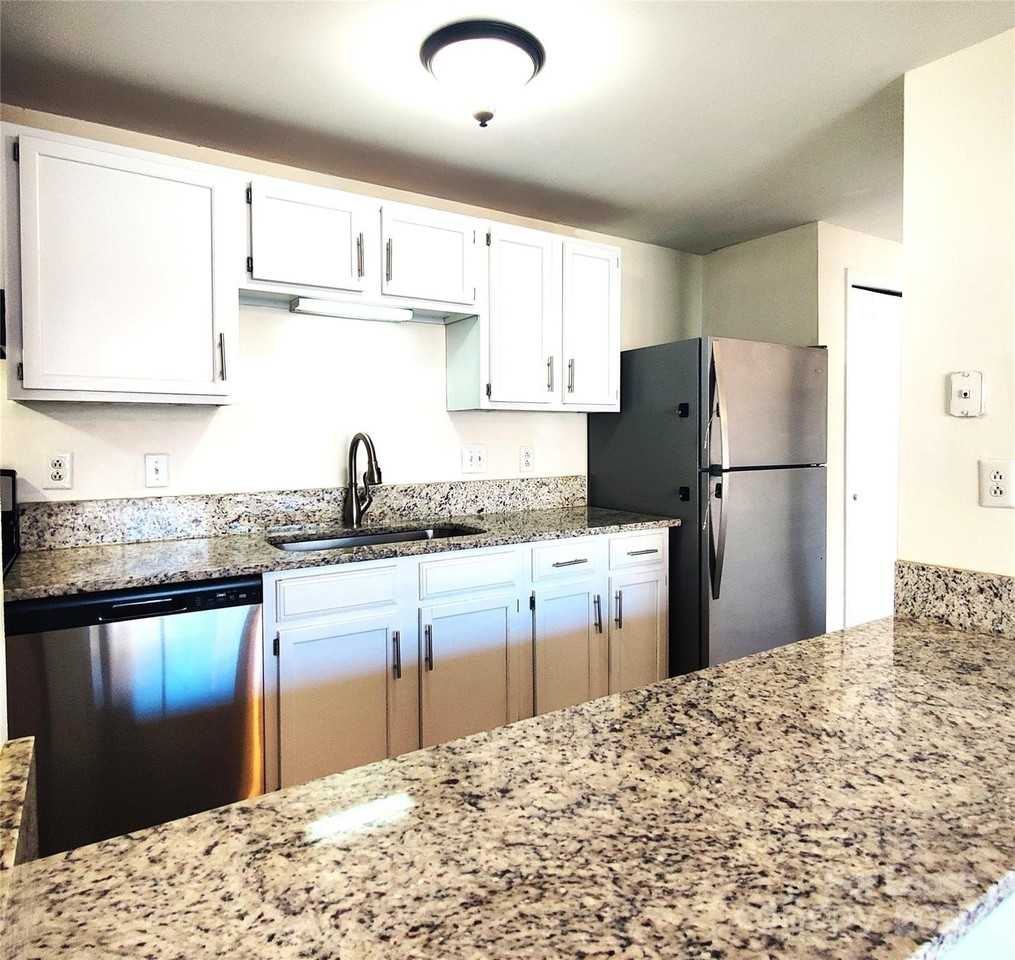 9500 Shannon Green Dr Apt J #J - Photo 3 of 19