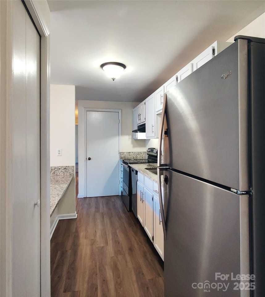 9500 Shannon Green Dr Apt J #J - Photo 5 of 19