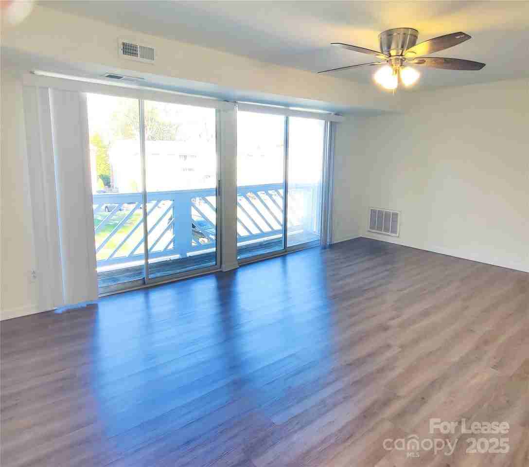 9500 Shannon Green Dr Apt J #J - Photo 7 of 19