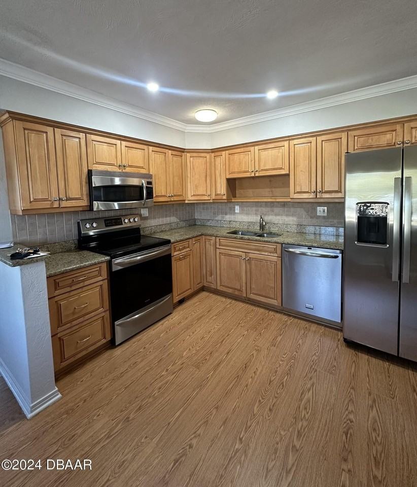 736 White Street - Photo 6 of 27