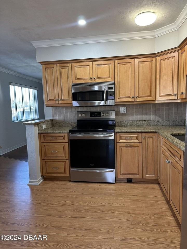 736 White Street - Photo 7 of 27