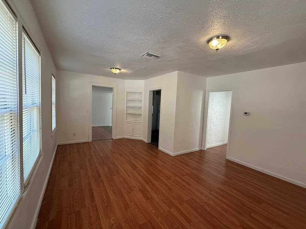 656 Ne Lake Dr - Photo 7 of 19