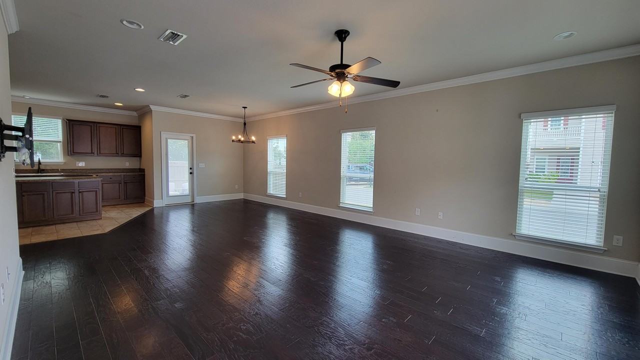 107 Mosaic Oaks Circle - Photo 4 of 18
