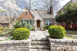 featured image of 1022 Reeder Circle Northeast