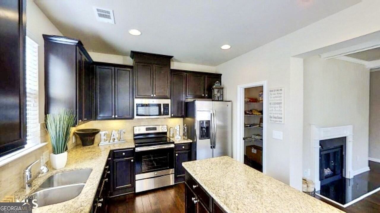 2816 Ellis Pointe Avenue #50 - Photo 2 of 5