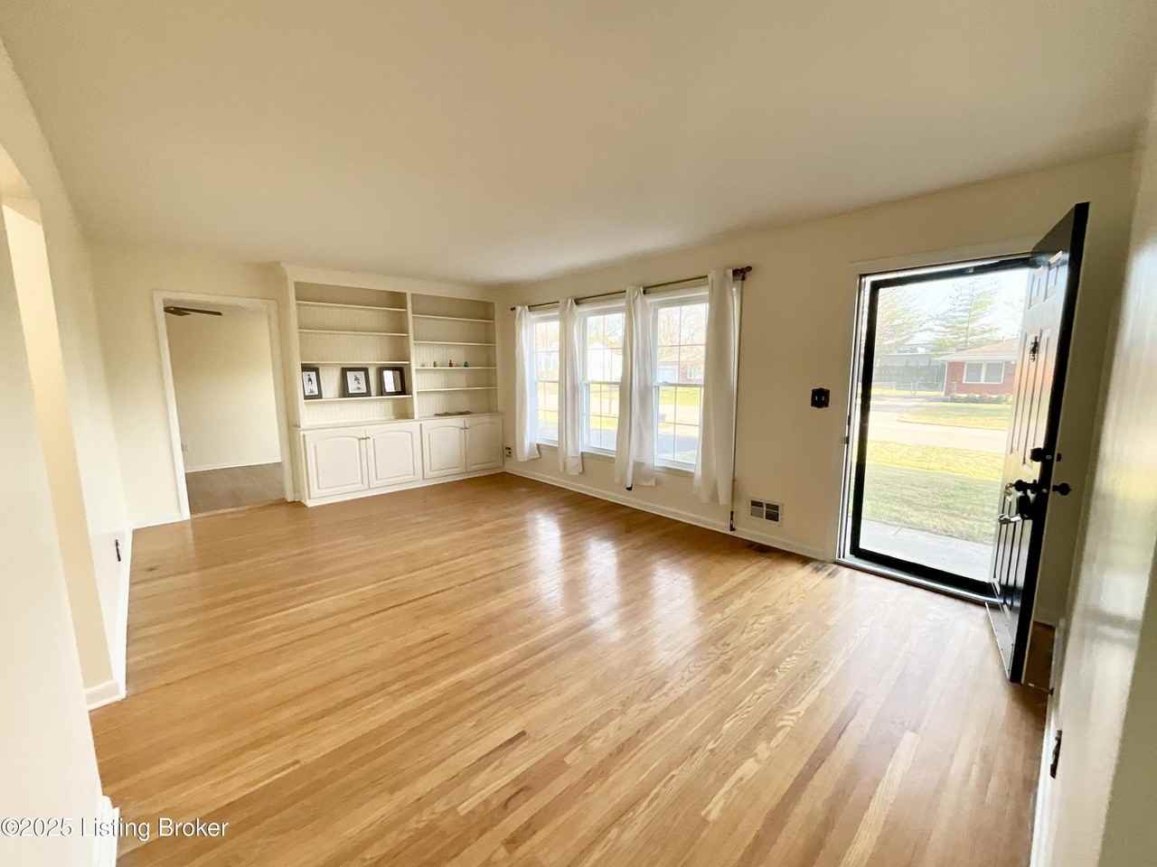 7913 Greenway Dr - Photo 3 of 29