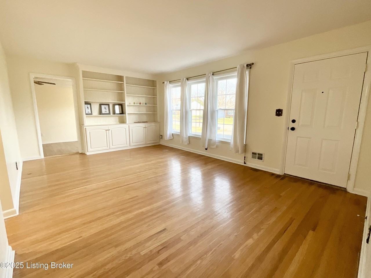 7913 Greenway Dr - Photo 4 of 29