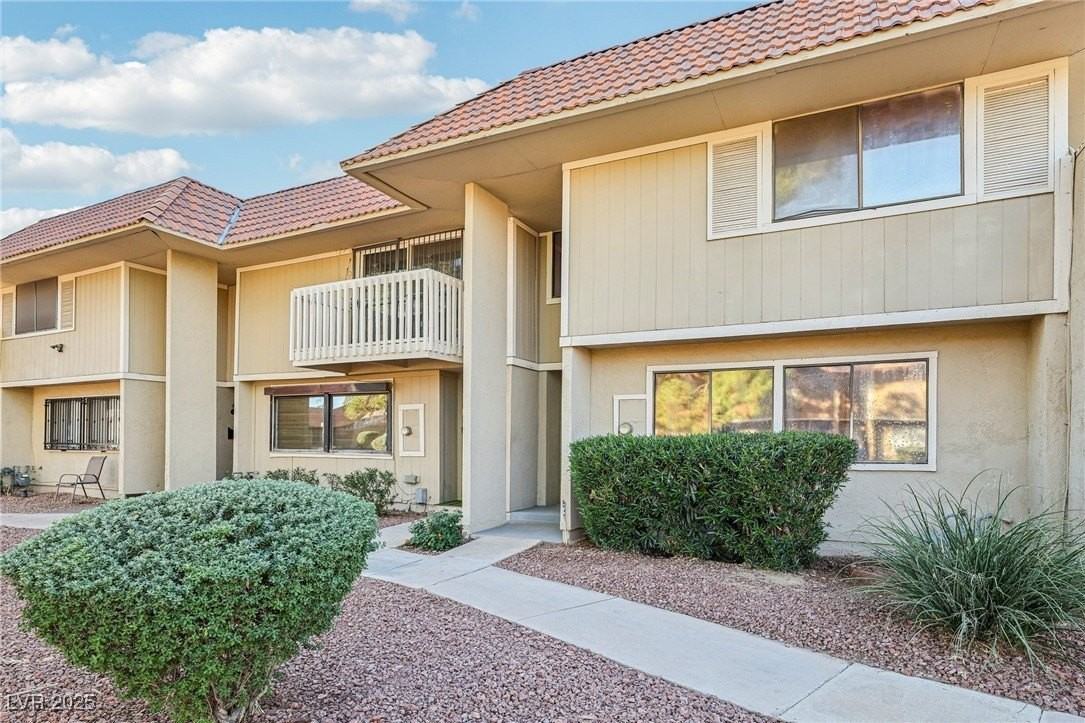 2414 Paradise Village Way - Photo 2 of 33