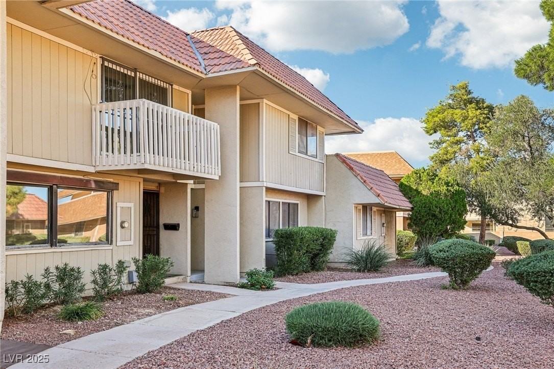 2414 Paradise Village Way - Photo 3 of 33