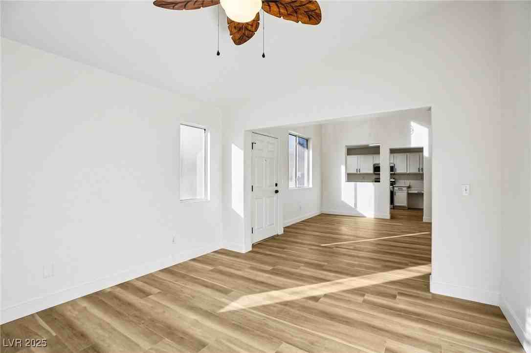 6027 Riflecrest Avenue - Photo 6 of 32