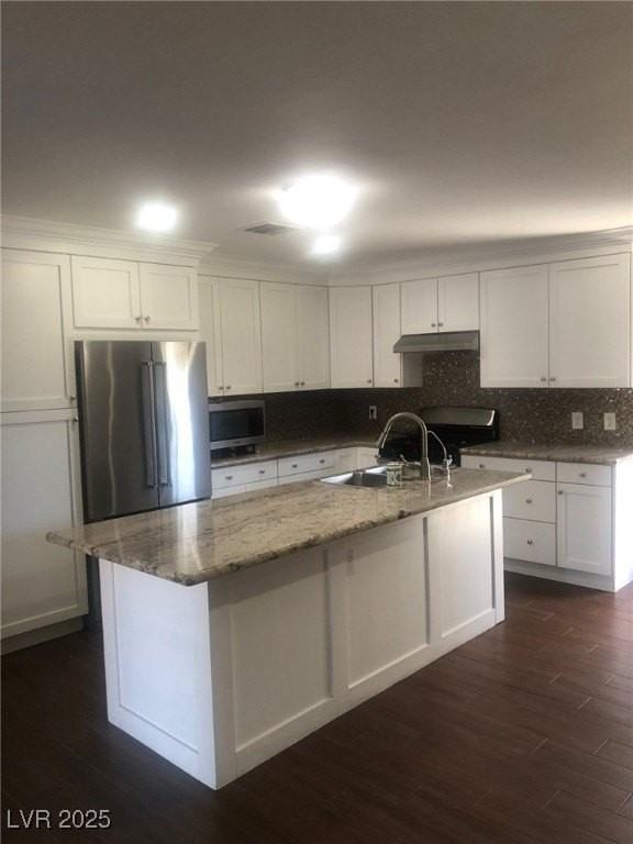 610 Overland Drive - Photo 2 of 8