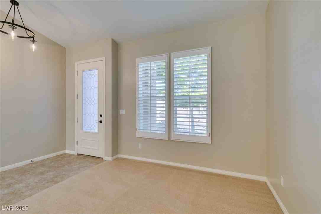 25 Precipice Ct - Photo 5 of 46