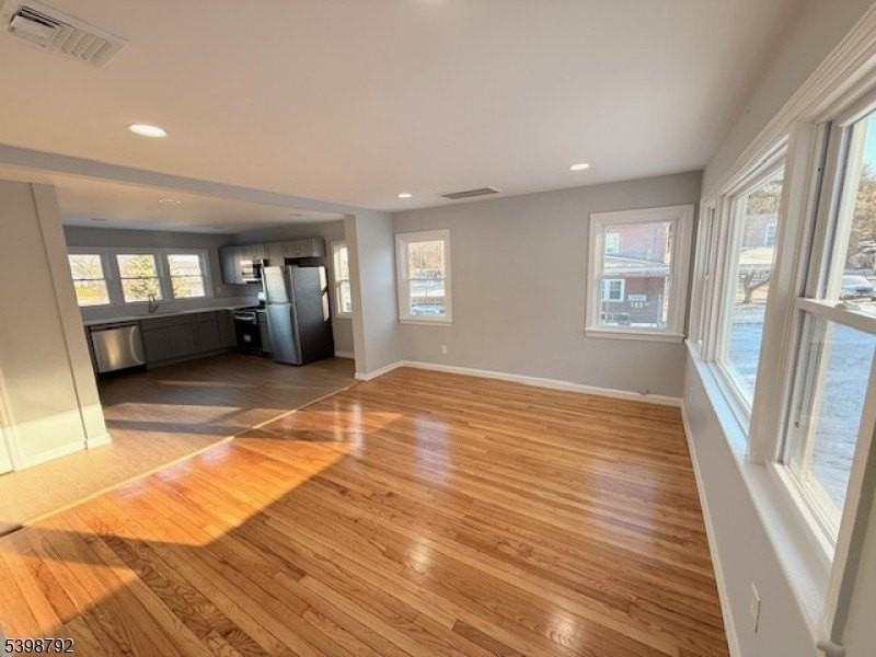 83 Academy St - Photo 3 of 14