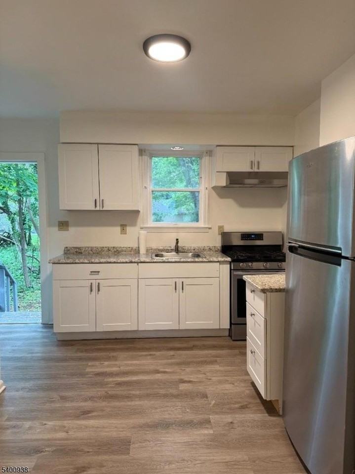 1613 E 2nd St - Photo 4 of 17