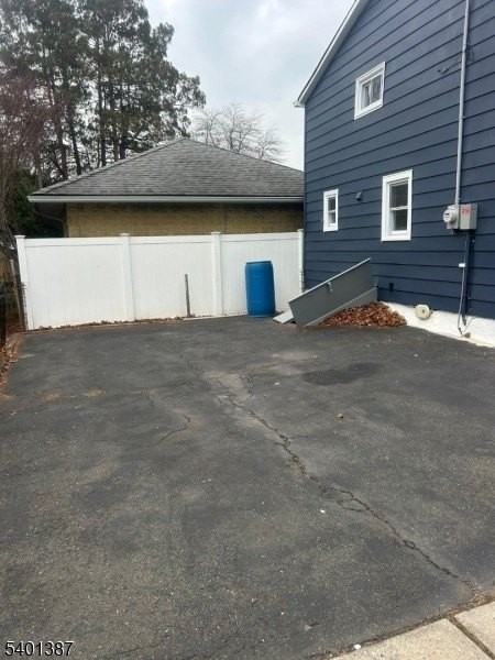 396 Rea Ave - Photo 2 of 16