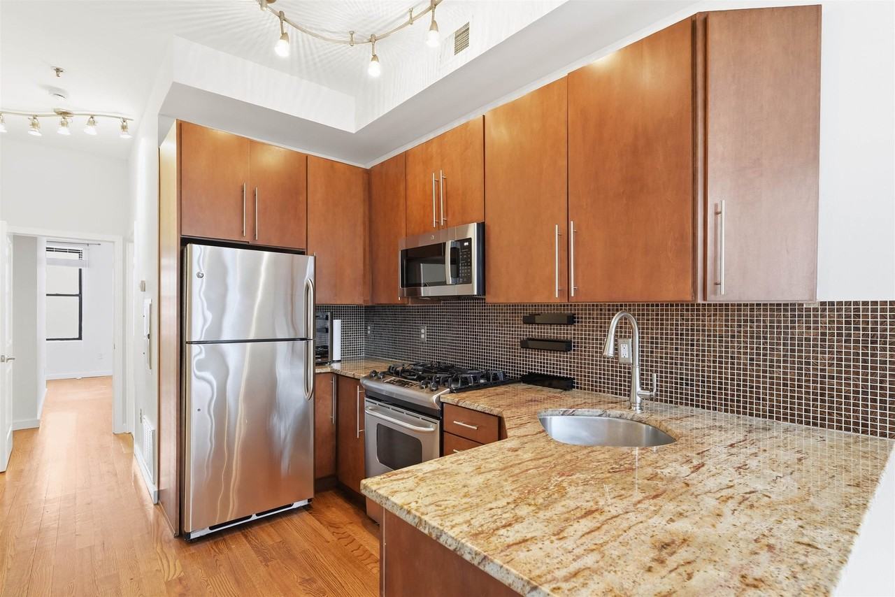 405 4th Street #1A - Photo 4 of 19