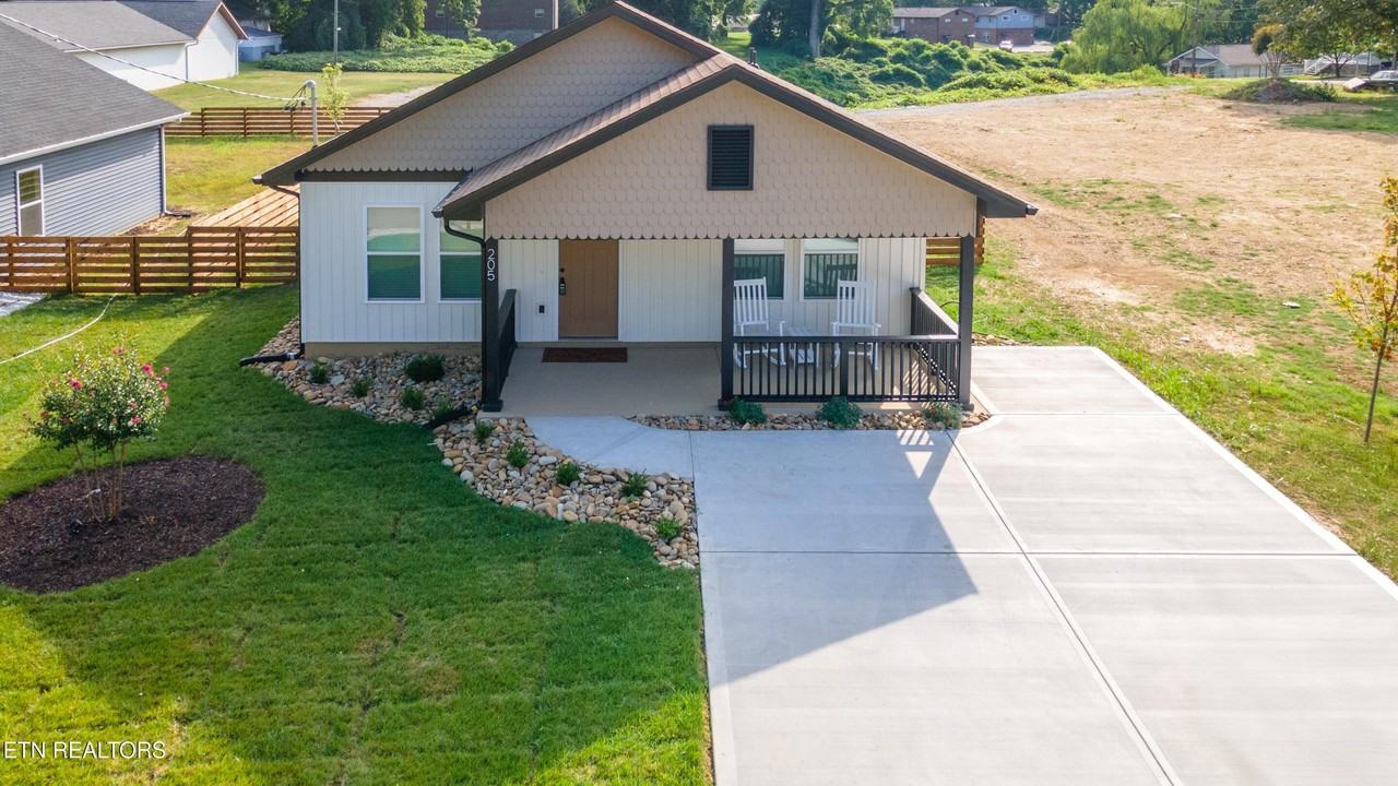 205 Kingwood Road Northeast - Photo 2 of 19