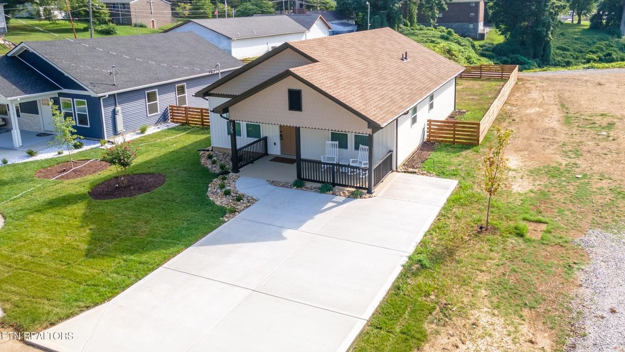 205 Kingwood Road Northeast - Photo 4 of 19