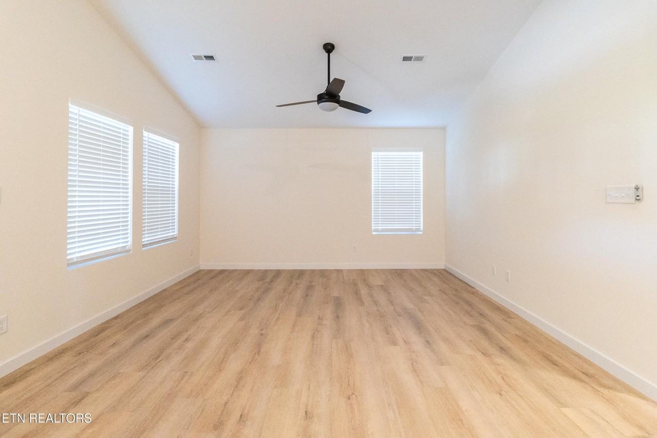 205 Kingwood Road Northeast - Photo 5 of 19