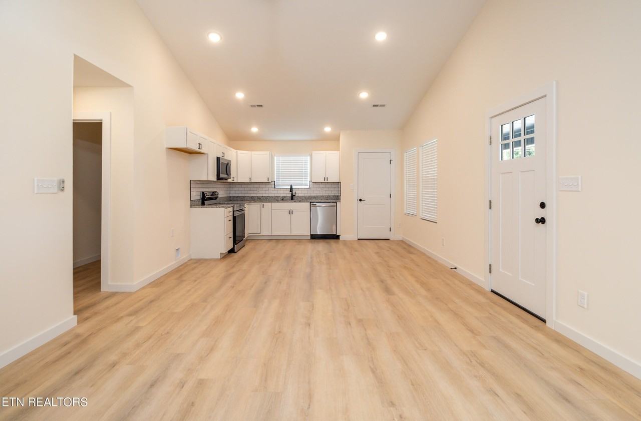 205 Kingwood Road Northeast - Photo 6 of 19