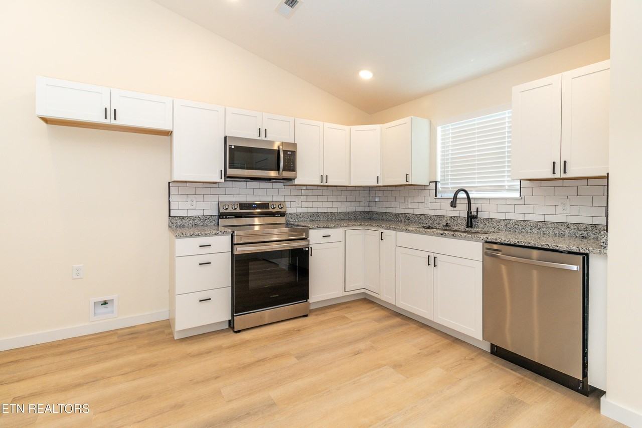 205 Kingwood Road Northeast - Photo 7 of 19