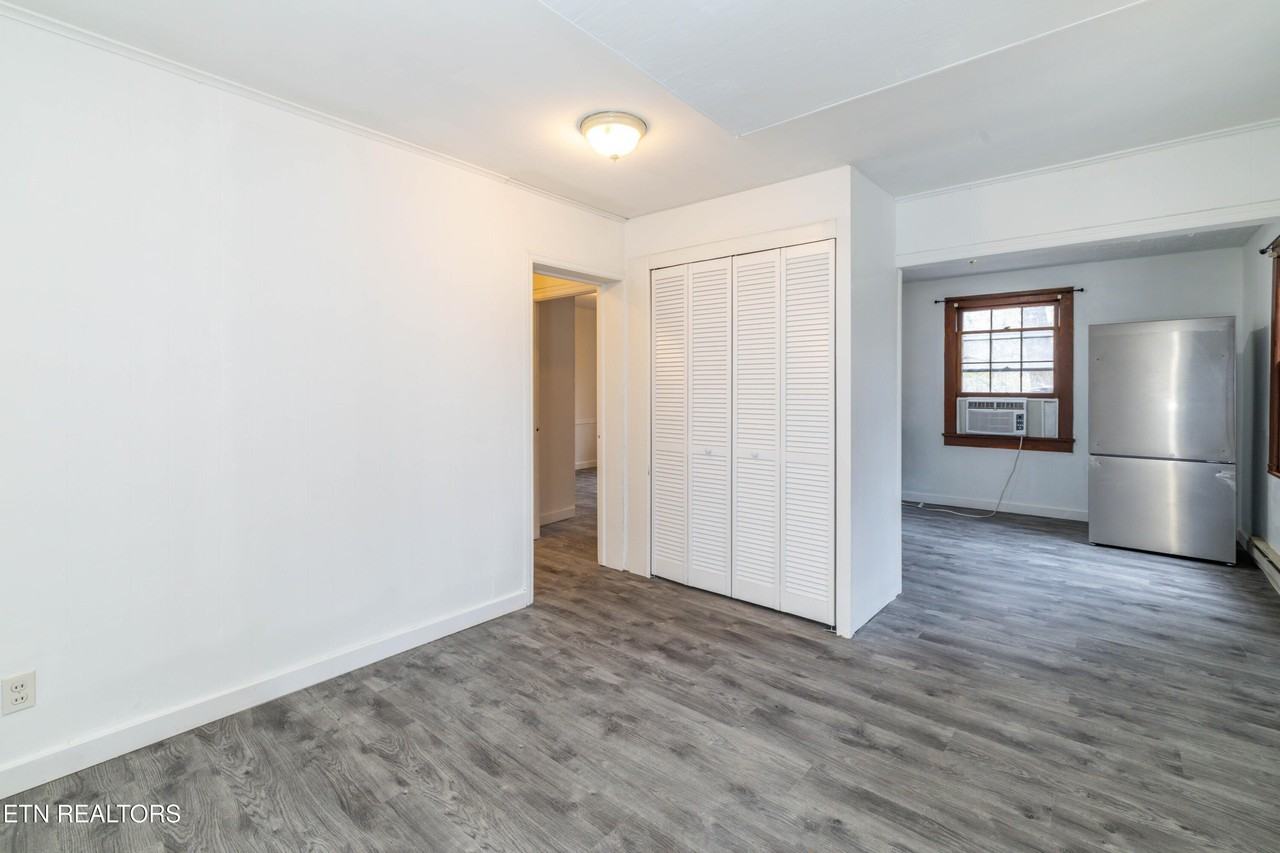 5501 Lake Shore Road - Photo 6 of 22