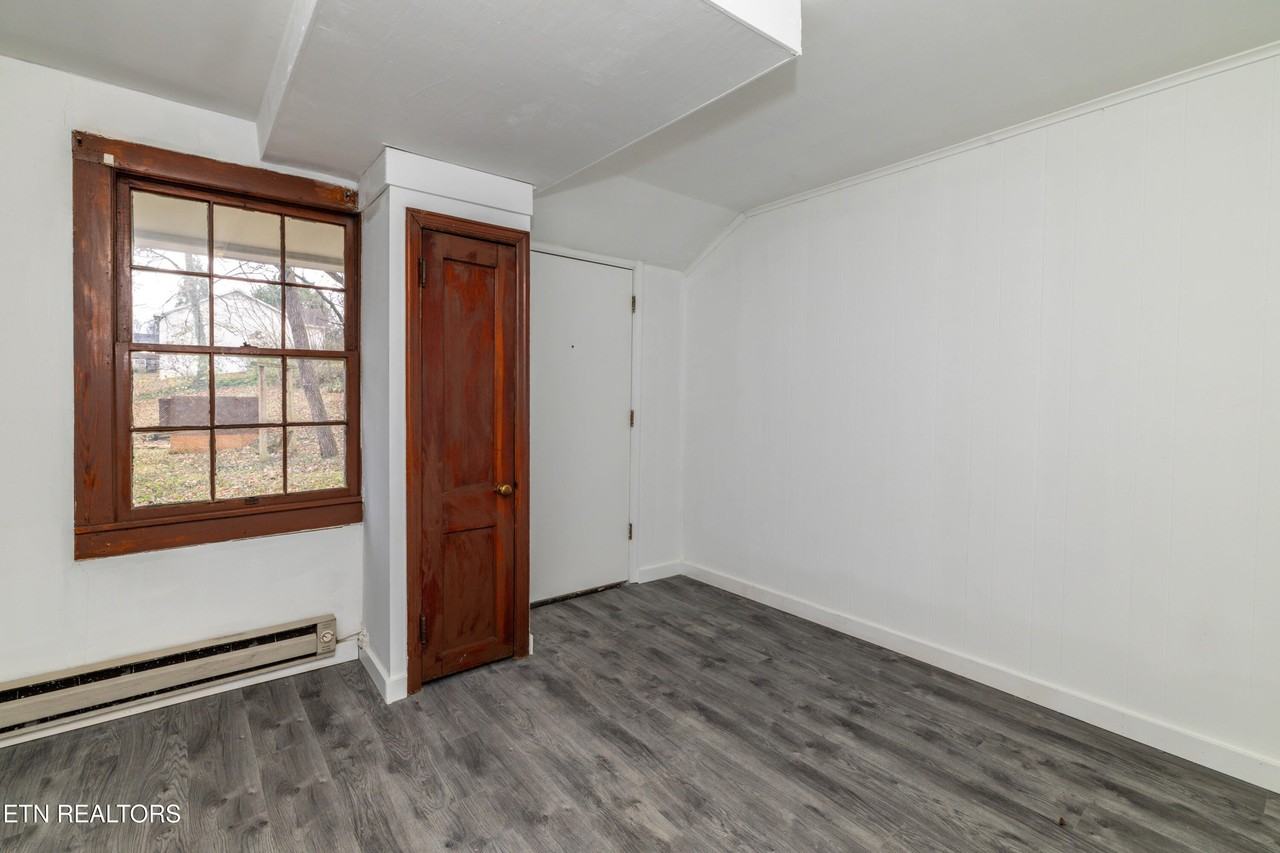 5501 Lake Shore Road - Photo 7 of 22