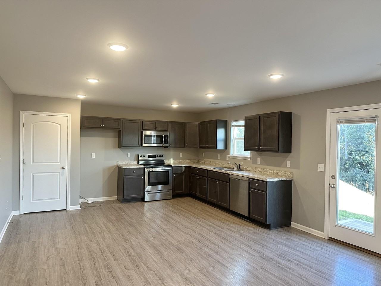 2452 Feathersound Way - Photo 4 of 23