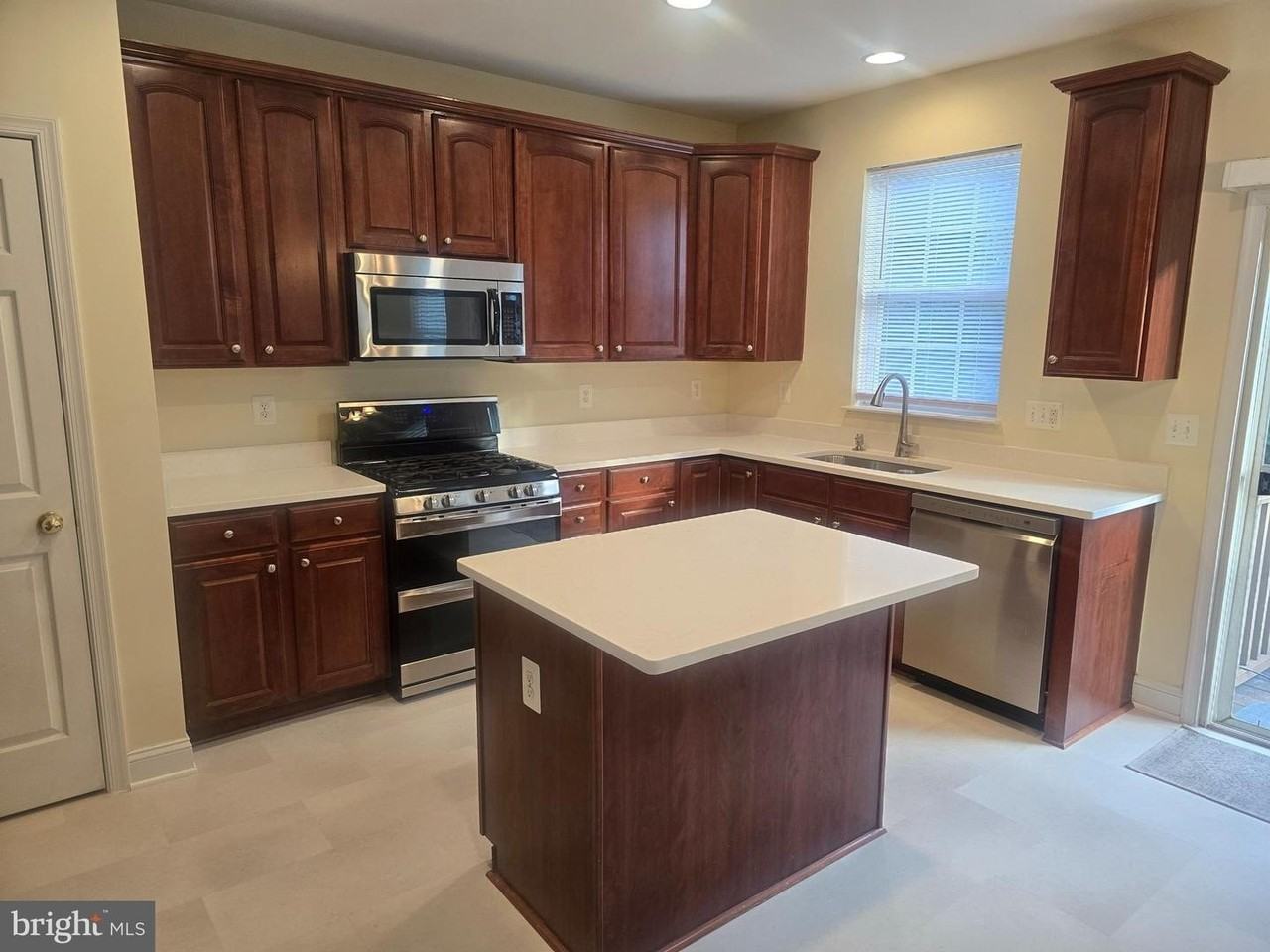 116 Douglas Dr - Photo 7 of 27