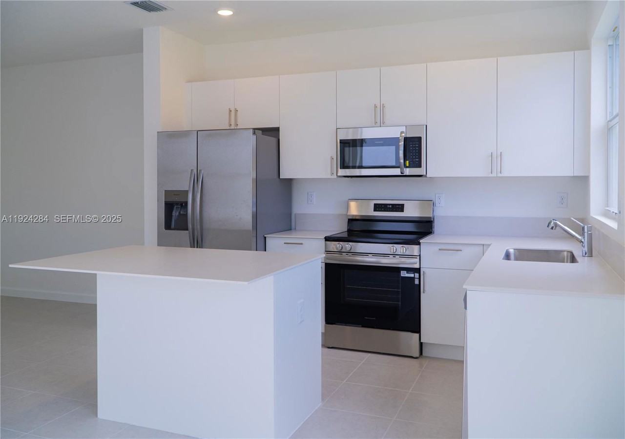 Sw 155th Pl - Photo 3 of 8