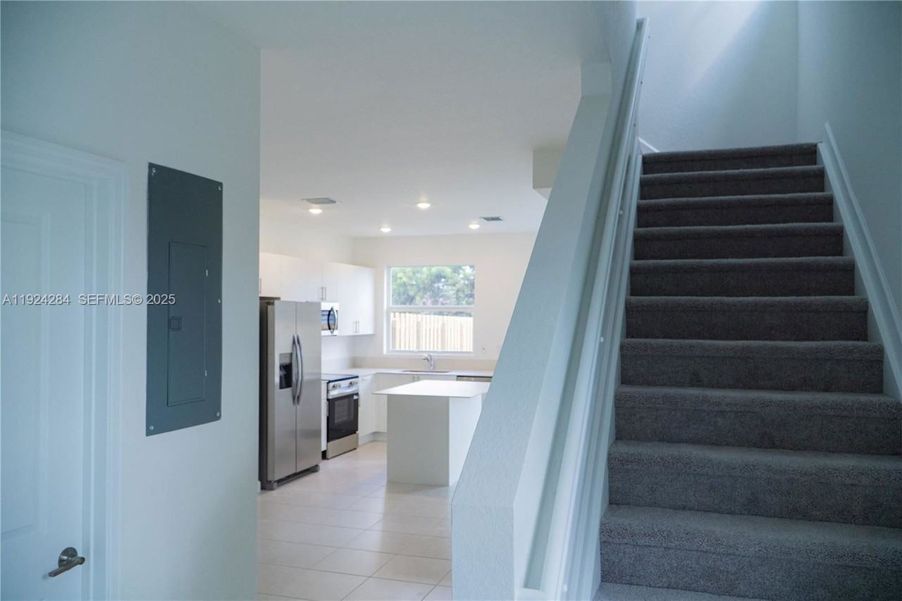 Sw 155th Pl - Photo 4 of 8