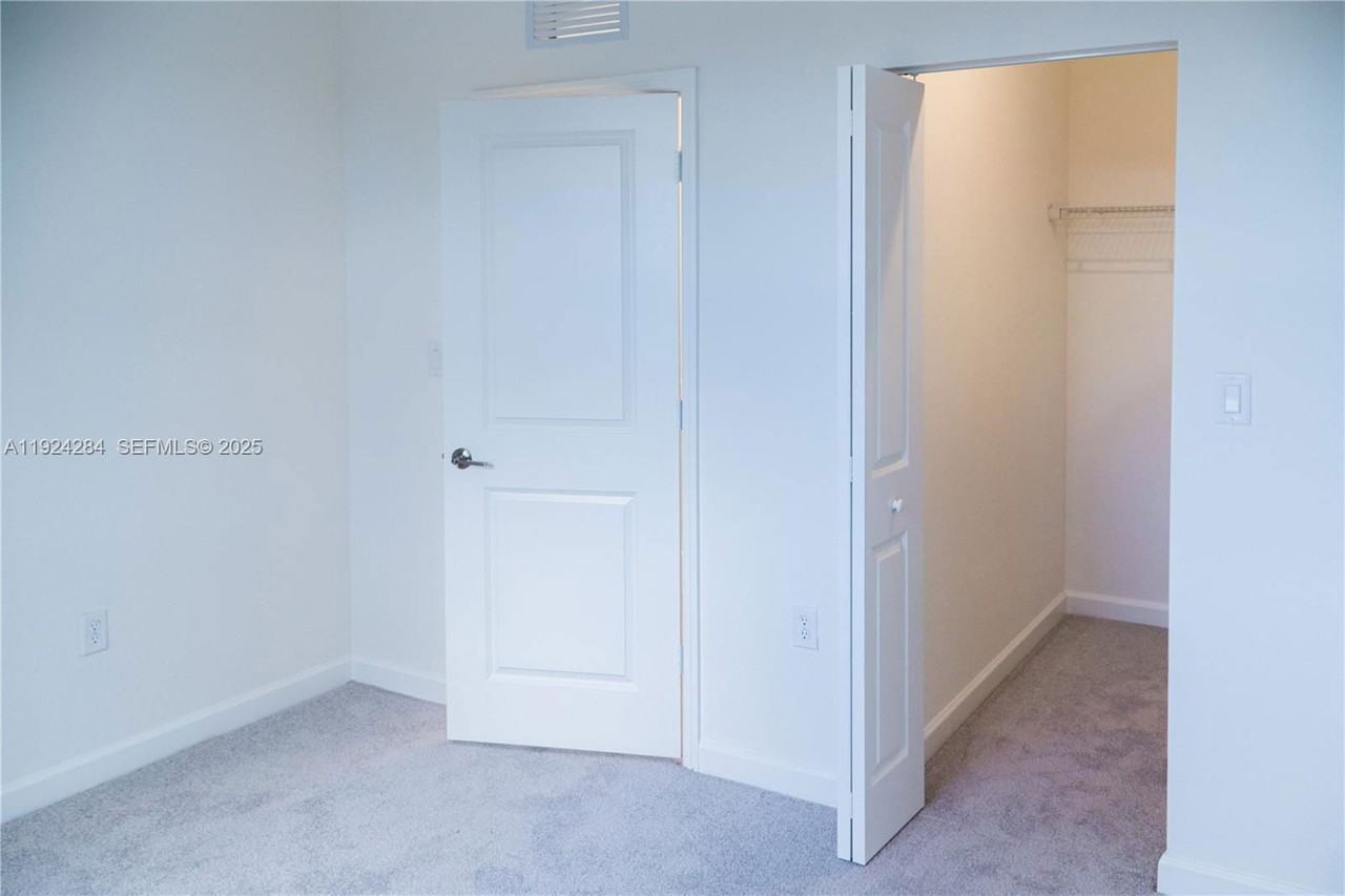 Sw 155th Pl - Photo 5 of 8