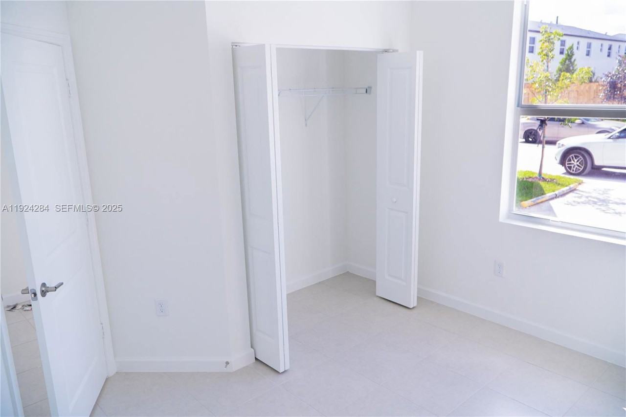 Sw 155th Pl - Photo 7 of 8