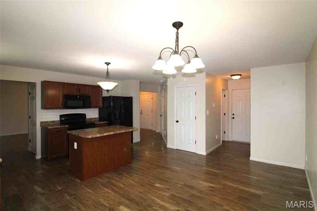 221 Pecan Bluffs Court - Photo 6 of 31