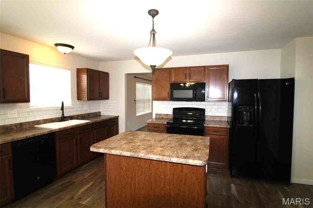 221 Pecan Bluffs Court - Photo 7 of 31