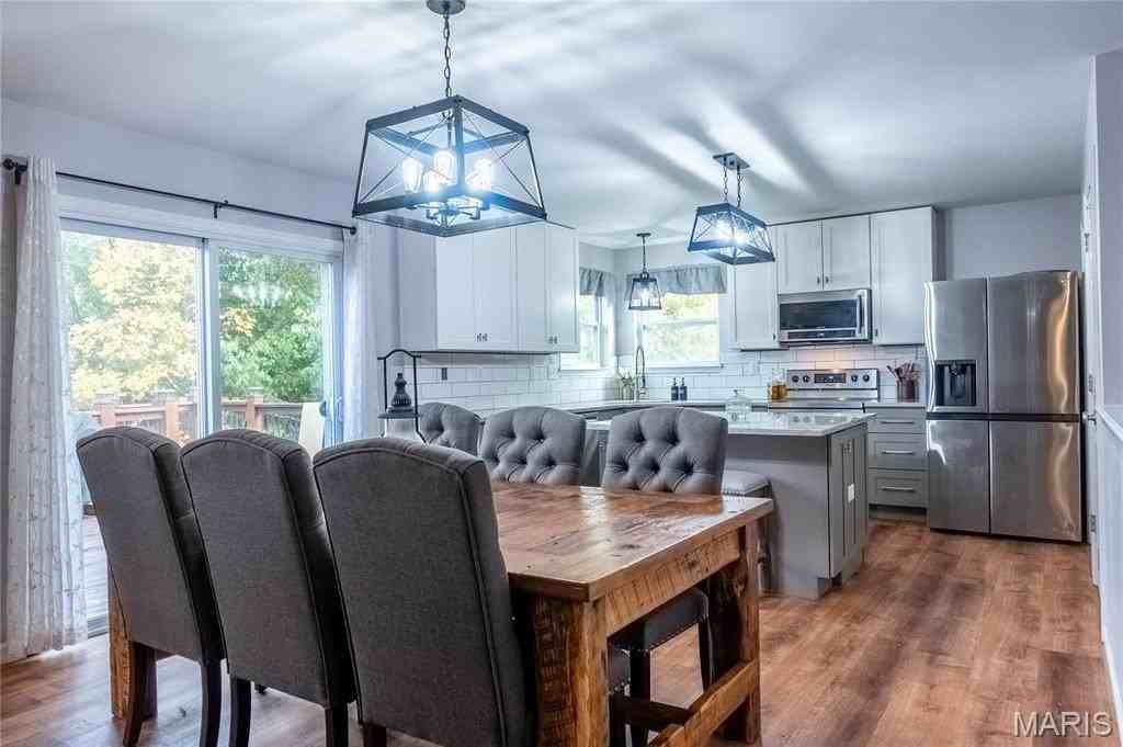 1324 Forest Way Drive - Photo 4 of 31